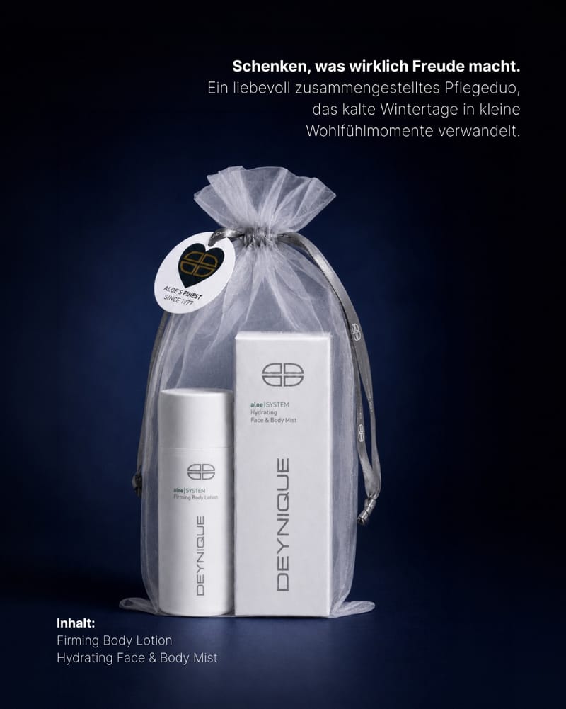 DEYNIQUE Body-Set im Organza-Beutel: Firming Body Lotion und Hydrating Face & Body Mist. Bildtext: Schenken, was wirklich Freude macht. Ein liebevoll zusammengestelltes Pflegeduo, das kalte Wintertage in kleine Wohlfühlmomente verwandelt.